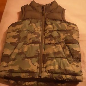 Puffer vest size 5t! Like new condition Old Navy